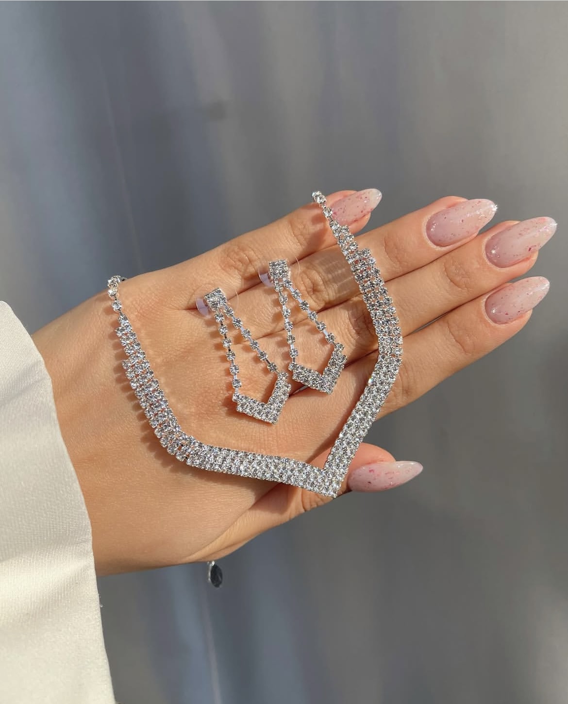 نیم ست جواهری نمادار و بسیار درخشان
